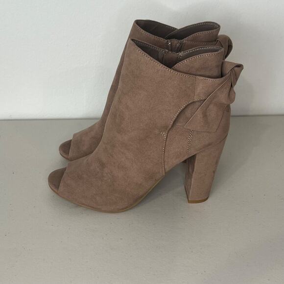 Bamboo Faux Suede Peep Toe Booties With Bow Accent & Zipper Closure, Size 8 - Picture 3 of 5